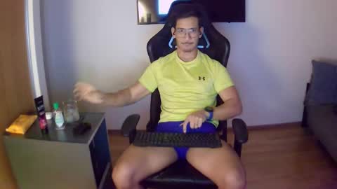 Snapshot of latintoyboy35 chatting on September 22, 12:11 am latintoyboy35 online show from September 22, 12:11 am