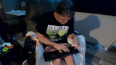 Snapshot of latniter742349 chatting on January 7, 4:52 am latniter online show from January 7, 4:52 am