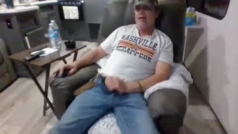 Snapshot of latniter742349 chatting on January 6, 1:31 am latniter online show from January 6, 1:31 am