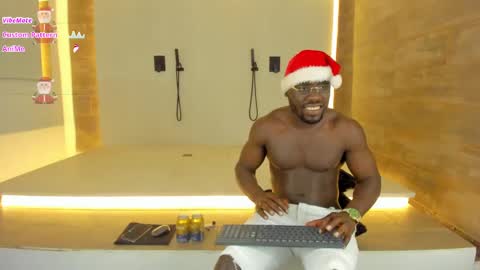 Snapshot of latrellx7 chatting on December 21, 12:38 pm LEANDRO online show from December 21, 12:38 pm