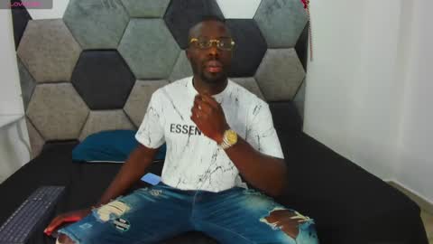 Snapshot of latrellx7 chatting on January 8, 11:43 am LEANDRO online show from January 8, 11:43 am
