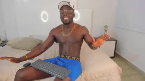 Snapshot of latrellx7 chatting on December 29, 12:23 pm LEANDRO online show from December 29, 12:23 pm