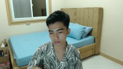 laurence_cuttieguyhere online show from April 2, 5:21 pm