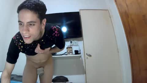 Snapshot of lauti_twink chatting on December 15, 6:40 am Lautaro online show from December 15, 6:40 am