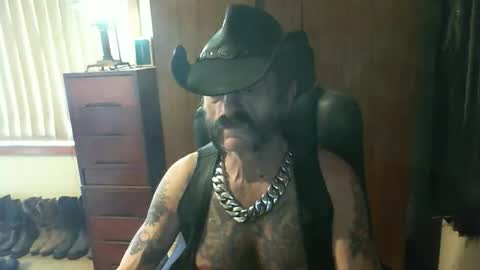Snapshot of leathergreaser chatting on September 28, 12:30 am leathergreaser online show from September 28, 12:30 am
