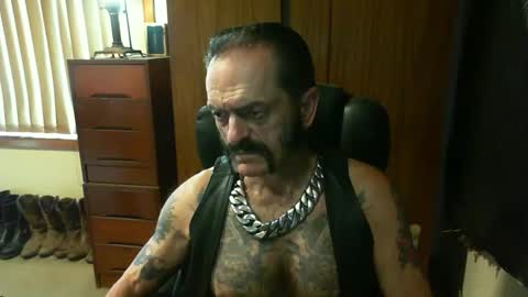 Snapshot of leathergreaser chatting on January 26, 7:21 am leathergreaser online show from January 26, 7:21 am