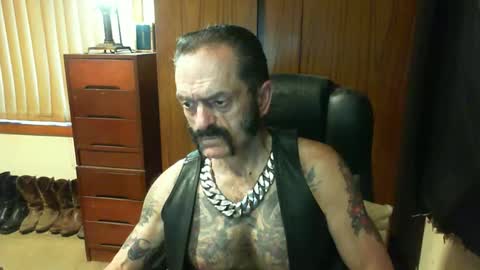 Snapshot of leathergreaser chatting on January 22, 8:07 am leathergreaser online show from January 22, 8:07 am