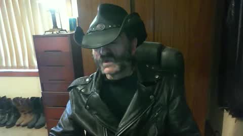 Snapshot of leathergreaser chatting on September 24, 1:05 am leathergreaser online show from September 24, 1:05 am
