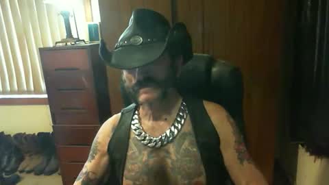 Snapshot of leathergreaser chatting on October 1, 12:58 am leathergreaser online show from October 1, 12:58 am