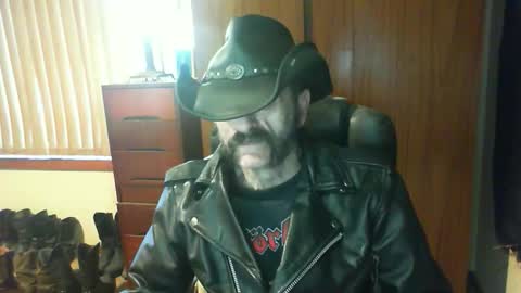 leathergreaser online show from May 30, 9:26 pm