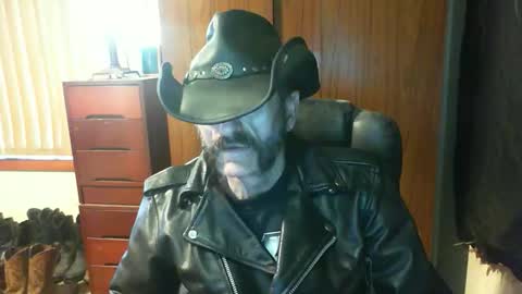 leathergreaser online show from June 3, 9:42 pm