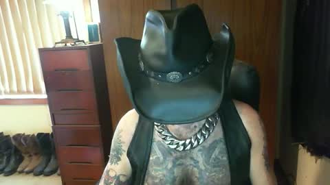 Snapshot of leathergreaser chatting on October 6, 12:04 am leathergreaser online show from October 6, 12:04 am
