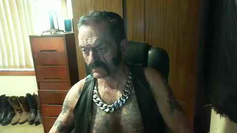 Snapshot of leathergreaser chatting on December 26, 8:28 am leathergreaser online show from December 26, 8:28 am