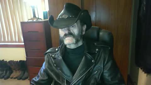 Snapshot of leathergreaser chatting on September 22, 10:42 pm leathergreaser online show from September 22, 10:42 pm