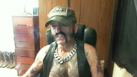 Snapshot of leathergreaser chatting on January 19, 4:54 am leathergreaser online show from January 19, 4:54 am
