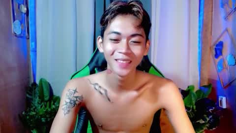 leemoreno18 online show from November 13, 7:35 am