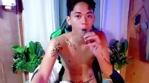 leemoreno18 online show from October 26, 3:36 pm