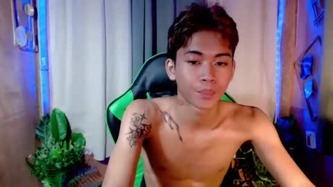 leemoreno18 online show from November 14, 3:02 pm