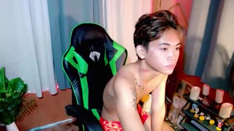 leemoreno18 online show from November 18, 11:36 am