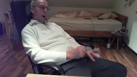 Snapshot of lefti27 chatting on January 18, 4:10 pm Dave online show from January 18, 4:10 pm