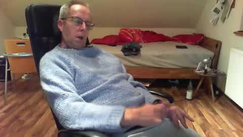 Snapshot of lefti27 chatting on January 2, 10:55 pm Dave online show from January 2, 10:55 pm