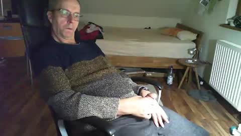 Snapshot of lefti27 chatting on February 27, 6:20 pm Dave online show from February 27, 6:20 pm