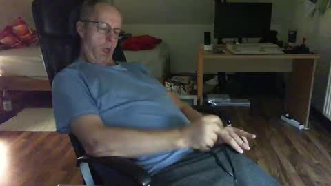 Snapshot of lefti27 chatting on December 15, 10:58 pm Dave online show from December 15, 10:58 pm