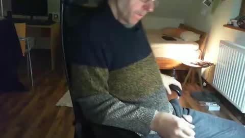 Snapshot of lefti27 chatting on February 28, 11:01 pm Dave online show from February 28, 11:01 pm
