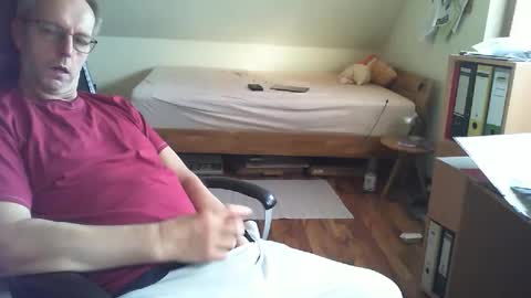 Snapshot of lefti27 chatting on March 6, 3:24 pm Dave online show from March 6, 3:24 pm