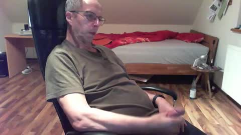 Snapshot of lefti27 chatting on December 29, 12:30 am Dave online show from December 29, 12:30 am