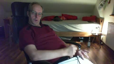 Snapshot of lefti27 chatting on January 5, 12:52 am Dave online show from January 5, 12:52 am