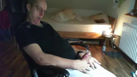 Snapshot of lefti27 chatting on February 19, 11:57 pm Dave online show from February 19, 11:57 pm