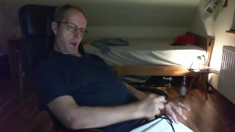 Snapshot of lefti27 chatting on January 4, 1:42 am Dave online show from January 4, 1:42 am