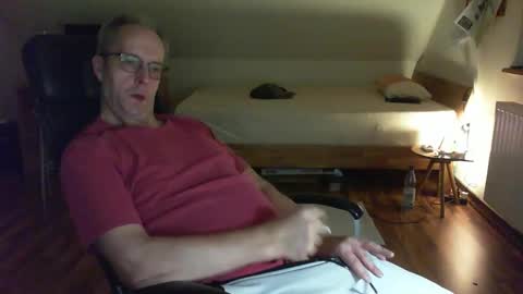Snapshot of lefti27 chatting on January 10, 11:39 pm Dave online show from January 10, 11:39 pm