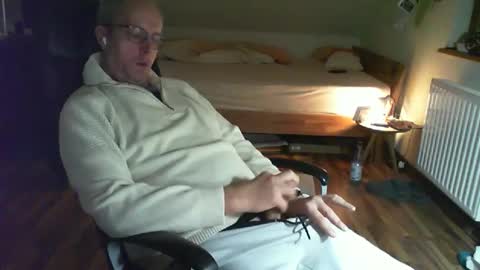 Snapshot of lefti27 chatting on February 21, 11:54 pm Dave online show from February 21, 11:54 pm