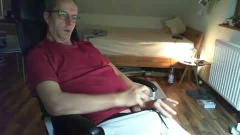 Snapshot of lefti27 chatting on March 2, 11:39 pm Dave online show from March 2, 11:39 pm