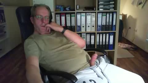 Snapshot of lefti27 chatting on September 25, 10:19 pm Dave online show from September 25, 10:19 pm
