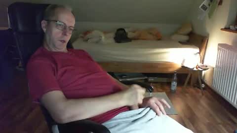 Snapshot of lefti27 chatting on February 5, 11:28 pm Dave online show from February 5, 11:28 pm