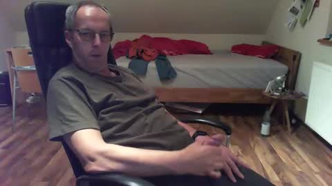 Snapshot of lefti27 chatting on December 29, 11:29 pm Dave online show from December 29, 11:29 pm