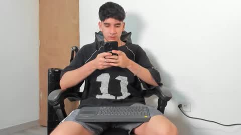 Leo Jones online show from December 14, 10:50 pm