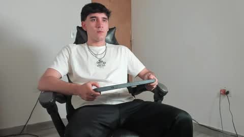 Leo Jones online show from April 5, 12:30 am