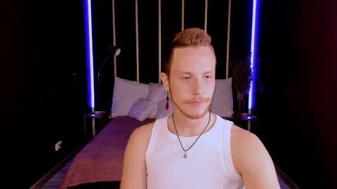 Snapshot of leo_mooree chatting on October 4, 9:19 pm Leo online show from October 4, 9:19 pm