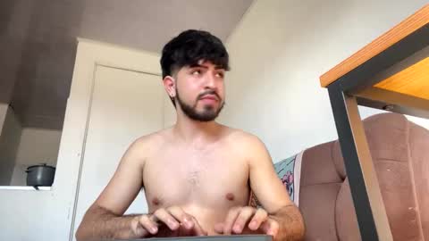 Leo  online show from October 25, 7:15 pm