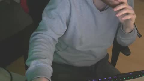 Snapshot of leon_97 chatting on January 5, 2:41 pm Lele 97 online show from January 5, 2:41 pm