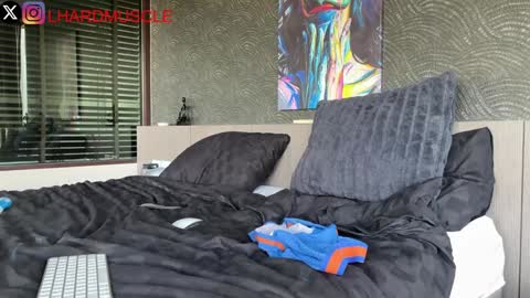 Leon online show from December 18, 2:21 am