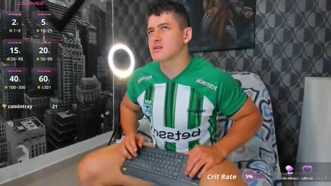 Leon Smoron online show from December 5, 9:33 pm