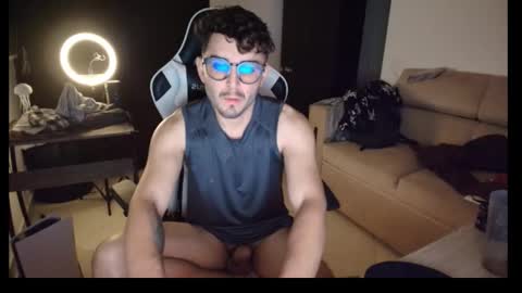 leonandresough online show from October 24, 4:14 am