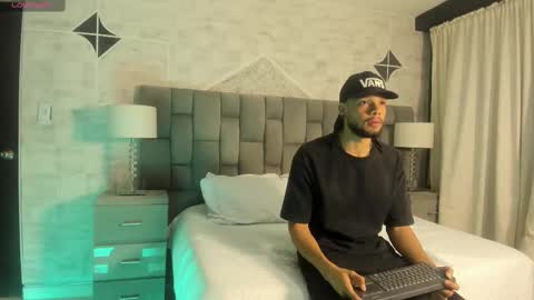 Snapshot of leonardgrant_ chatting on February 27, 2:41 am Leonard online show from February 27, 2:41 am