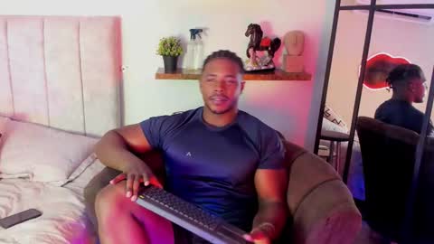 Leandro jones online show from February 6, 7:33 pm