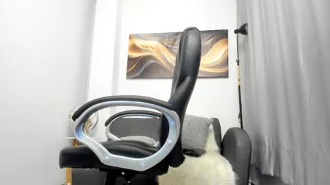 Leo  online show from November 27, 3:54 am